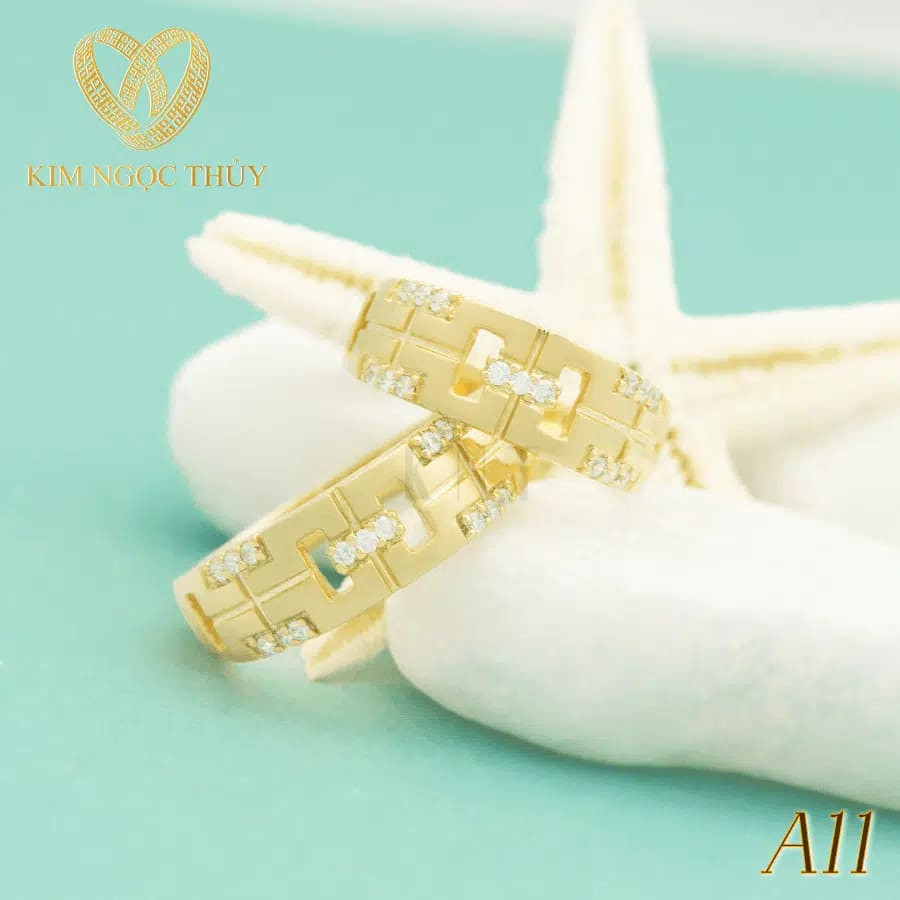 Nhẫn cưới A11 thiết kế ấn tượng với bản nhẫn lớn
