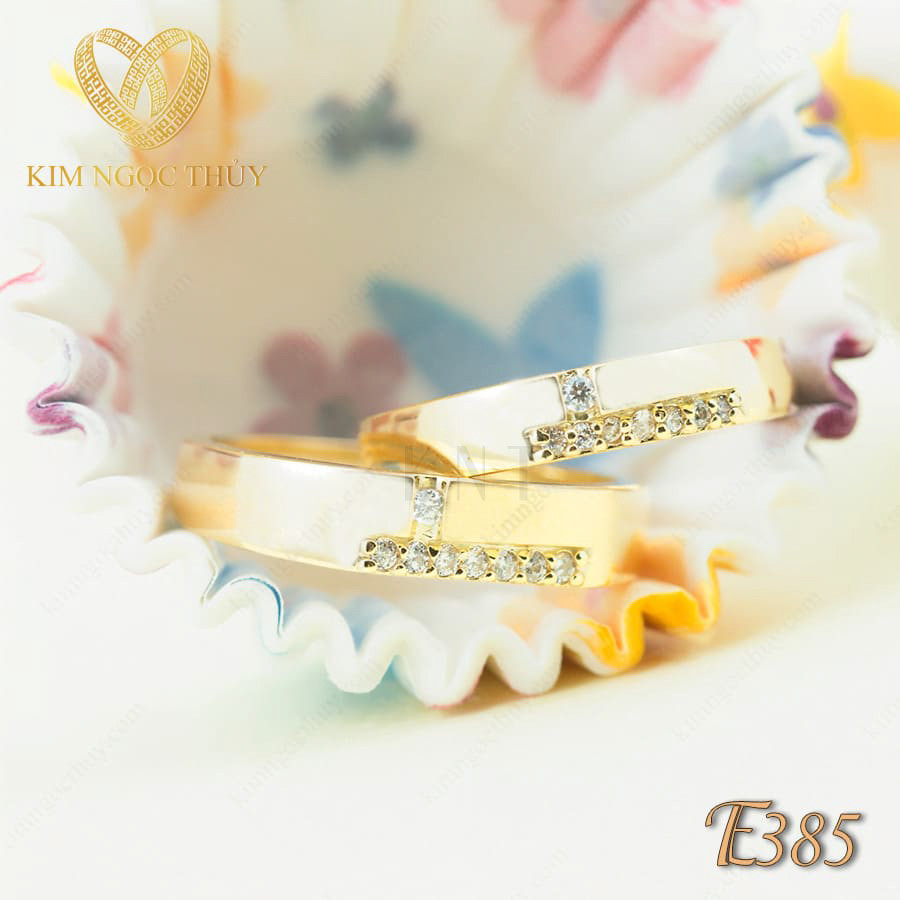 Nhẫn cưới E385 phong cách hiện đại đính đá lấp lánh