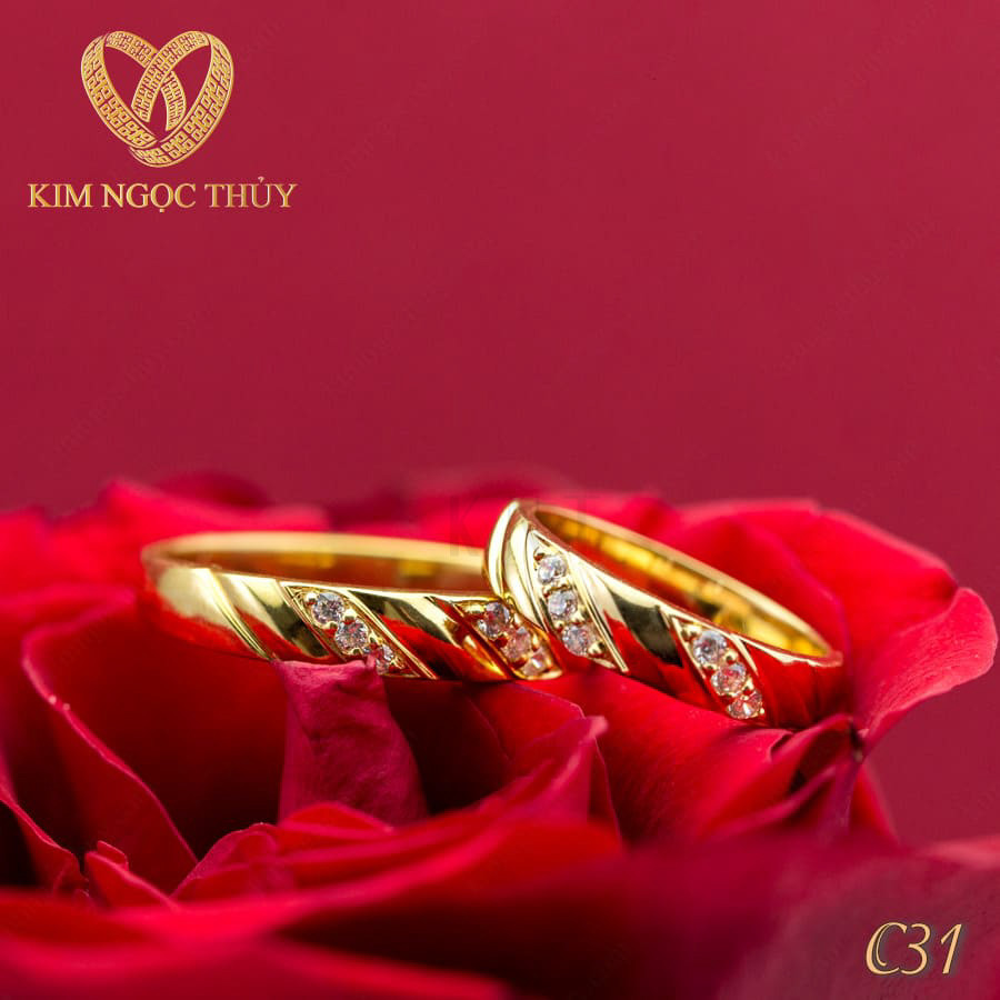 Nhẫn cưới C31 đường nét chạm khắc uốn lượn