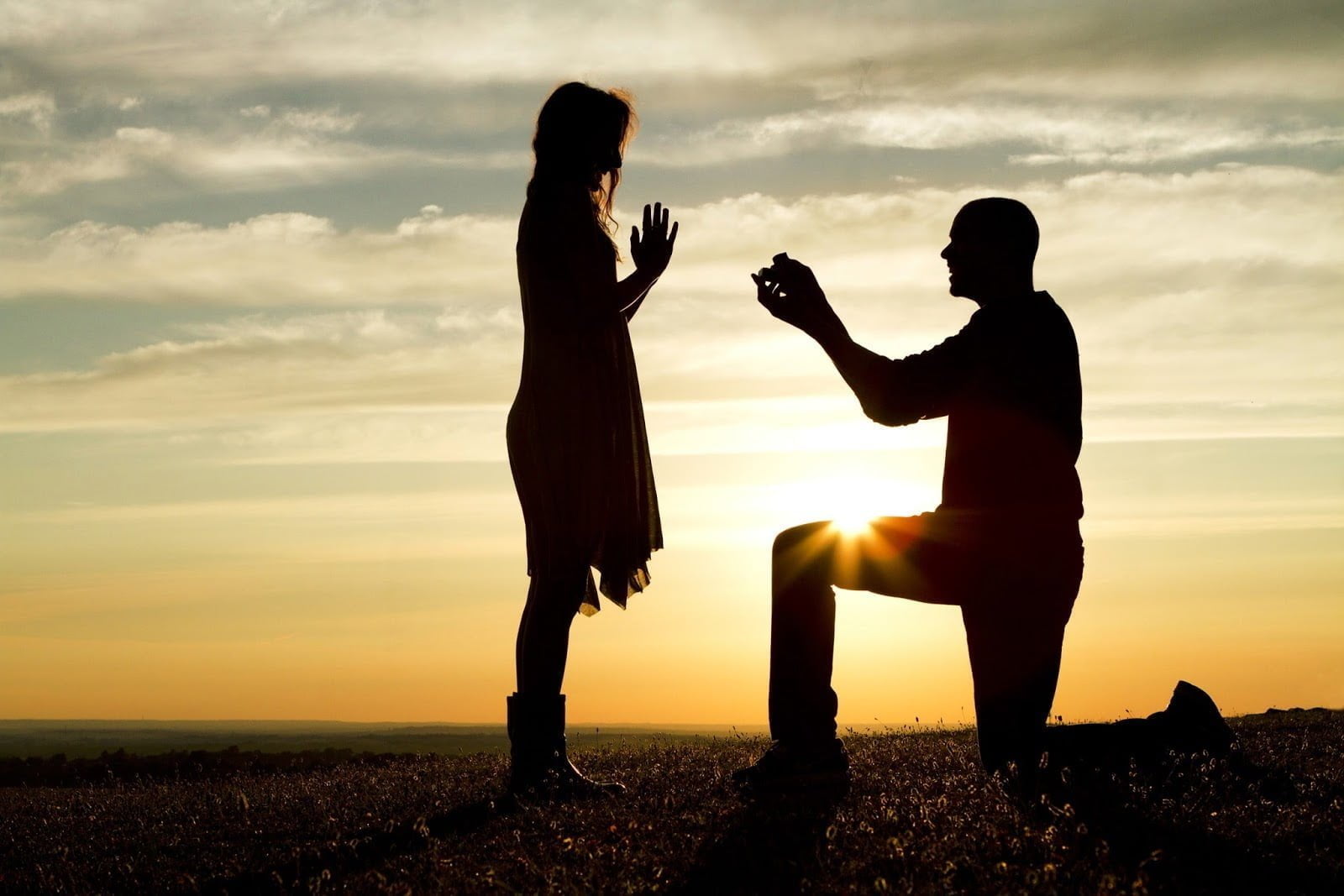 Danh sách 6 nhẫn cầu hôn nữ đeo tay nào hot nhất