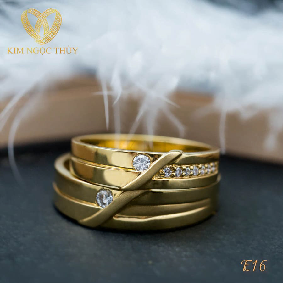 Nhẫn cưới E16 thiết kế cổ điển kết hợp hiện đại