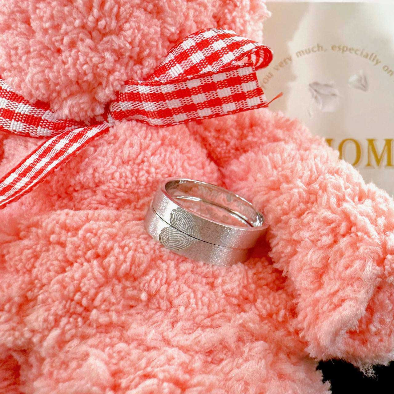 Nhẫn cưới khắc vân tay T5-3L5 tạo dấu ấn riêng cho cặp đôi