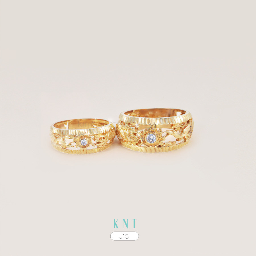 Nhẫn cưới rồng phụng J15 chạm khắc tinh xảo, đính đá nổi bật