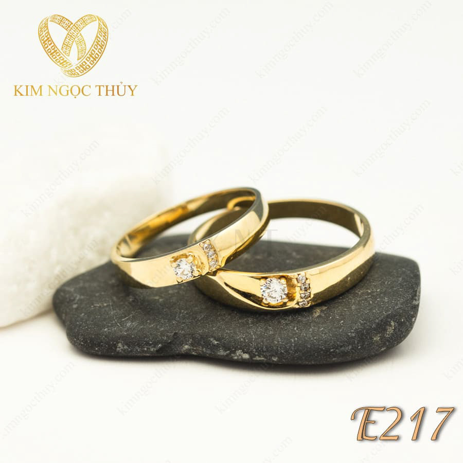 Nhẫn cưới E217 hoạ tiết hai nữa trái tim ghép lại hoàn chỉnh
