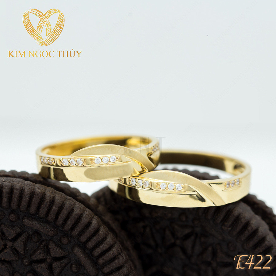 Nhẫn cưới E422 chạm khắc đường cong mềm mại