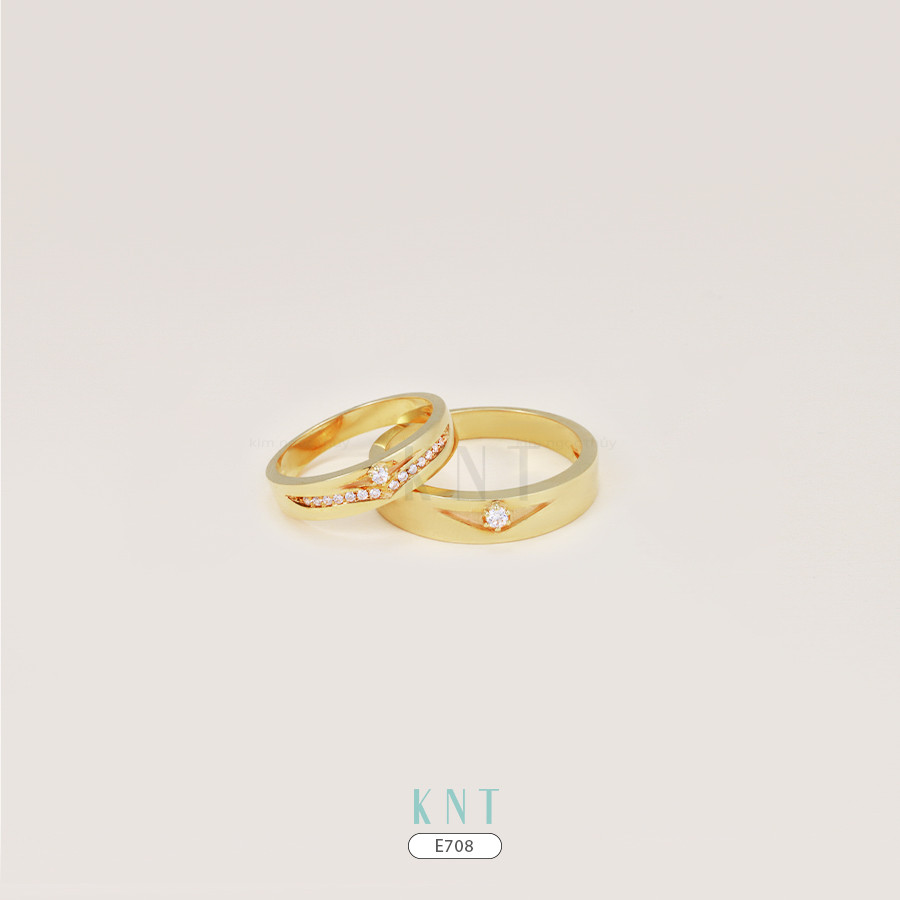 Nhẫn cưới E708 có đường cắt sắc nét mang đậm phong cách hiện đại