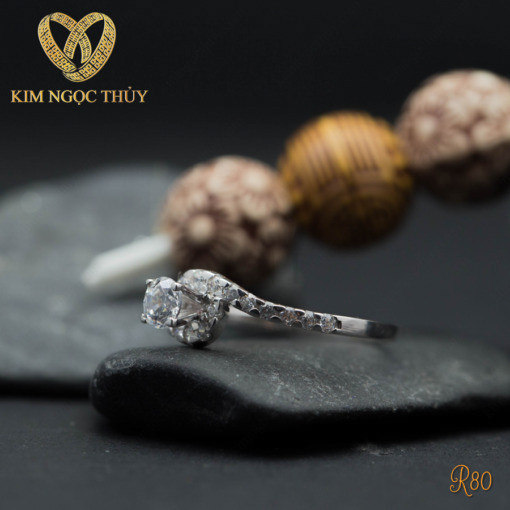 Nhẫn đính hôn R80 phù hợp với đa dạng phong cách