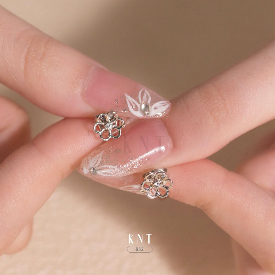 Bông tai B32 hoa tối giản và tinh tế tại Kim Ngọc Thủy