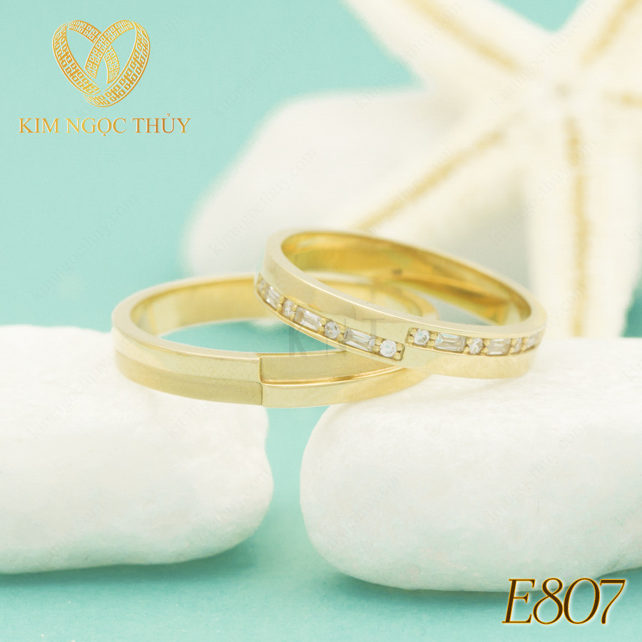 Nhẫn cưới E807 đính đá quý lấp lánh