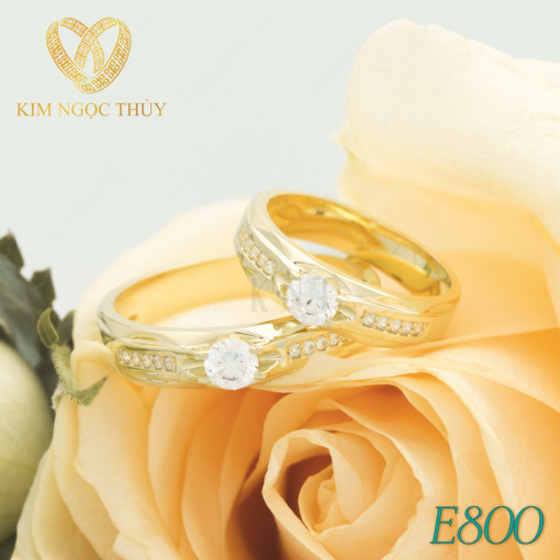 Nhẫn cưới E800 phù hợp với cặp đôi yêu thích sự sang trọng