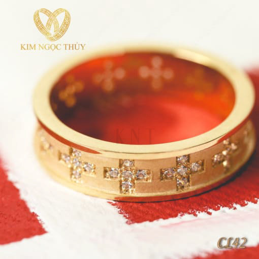 Nhẫn cưới CL42 hoạ tiết hình chữ thập đính đá