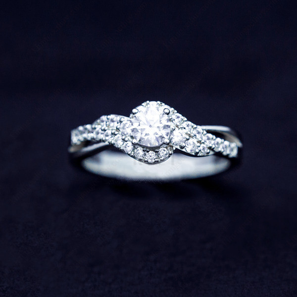 Nhẫn đính hôn R204 thiết kế hiện đại và sang trọng