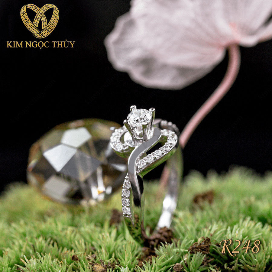 Nhẫn đính hôn R248 thiết kế uốn lượn mềm mại
