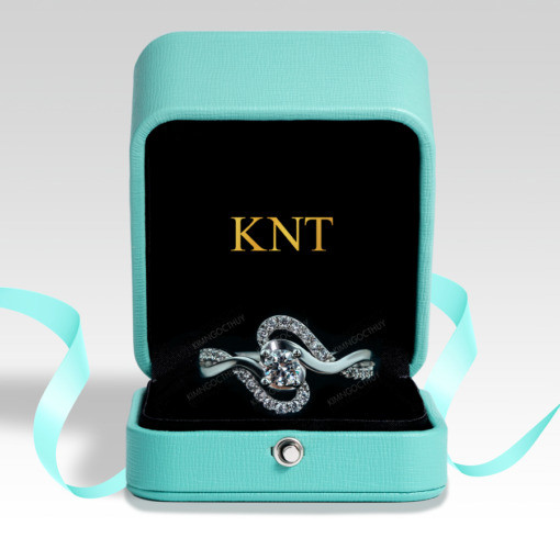 Nhẫn đính hôn R248 đính đá chủ và đá tấm sang trọng