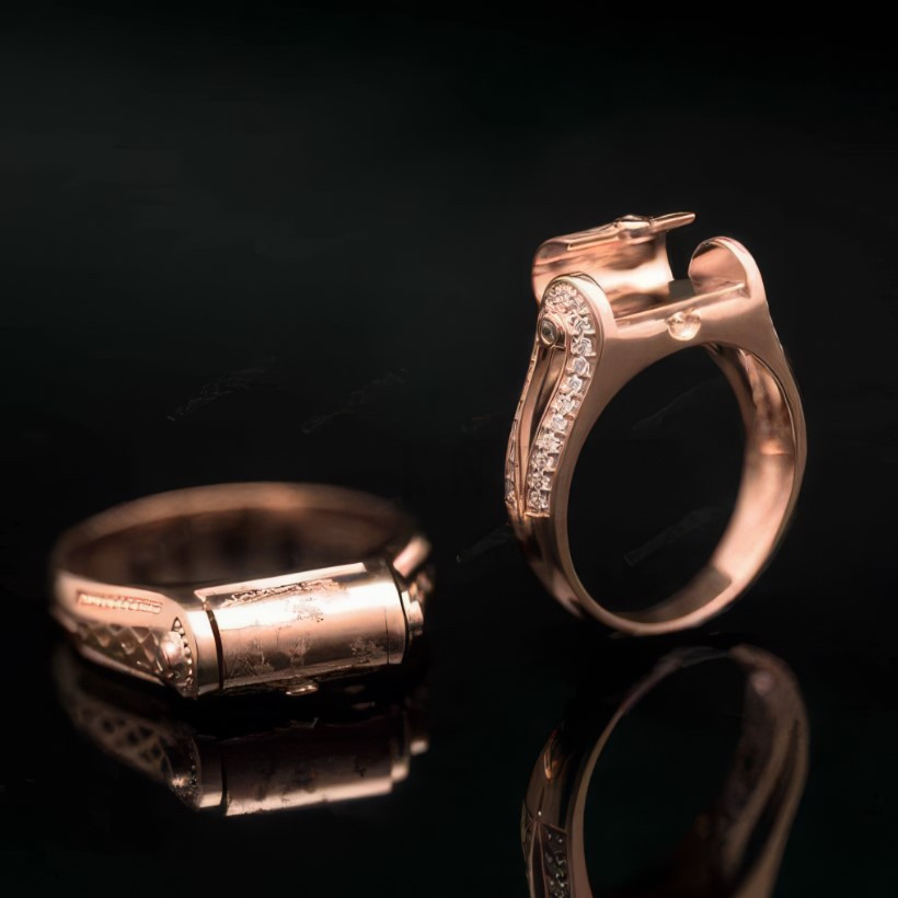 Nhẫn cưới CL56 mang phong cách hiện đại và táo bạo, nổi bật với kiểu dáng độc đáo lấy cảm hứng từ nghệ thuật cơ khí