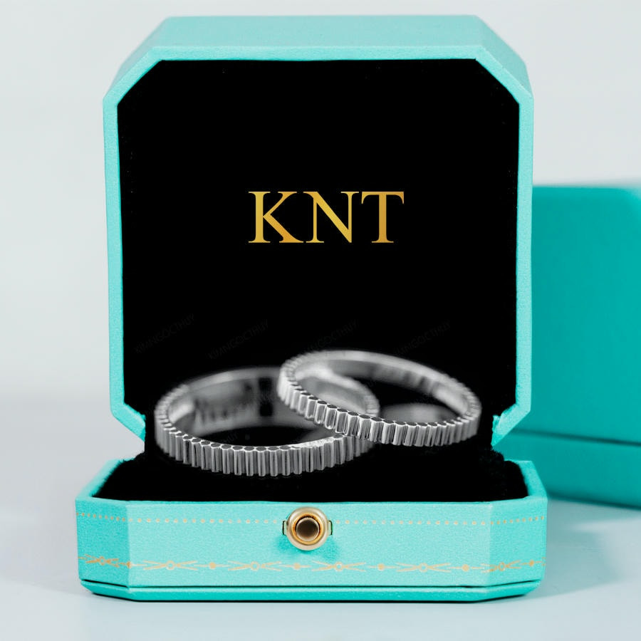 Thiết kế hiện đại và năng động trên nhẫn cặp vàng CV19