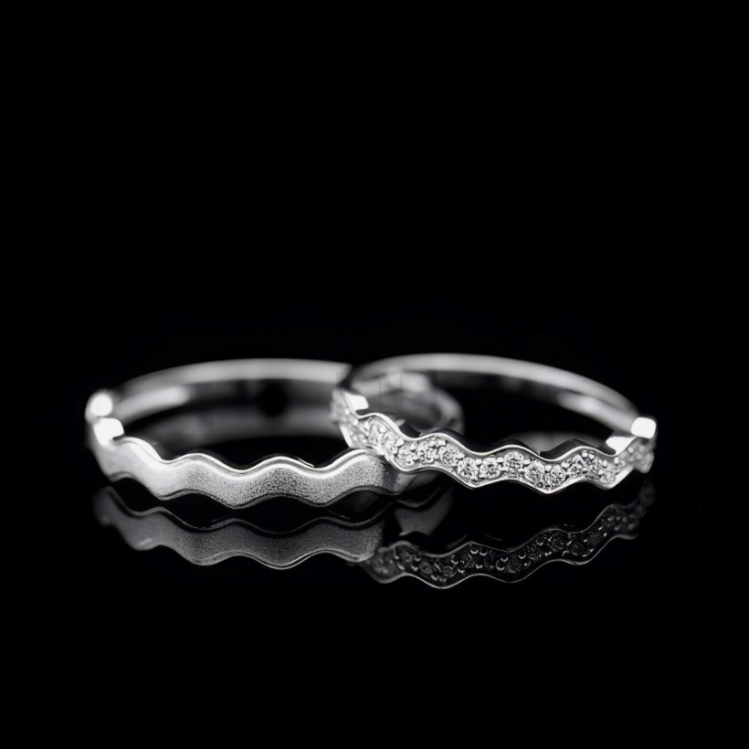 Nhẫn cặp vàng CV30 thiết kế gợn sóng, đính đá sang trọng