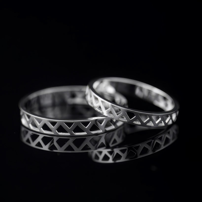 Nhẫn cặp vàng CV73 nổi bật với khí chất sang trọng, cá tính