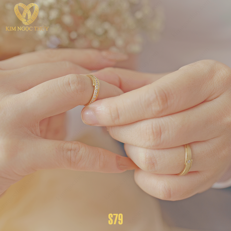 Đeo nhẫn cưới tay nào? Cách đeo nhẫn cưới cho nữ và nam chuẩn nhất -  Thegioididong.com