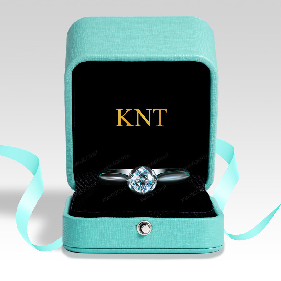 Nhẫn đính hôn R274 nổi bật với họa tiết nụ hồng cách điệu