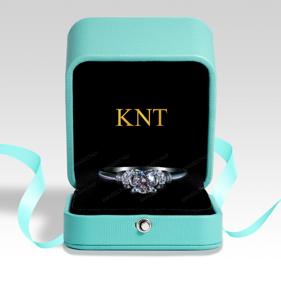 Nhẫn đính hôn R307 đính đá chủ kết hợp hai đá phụ tinh tế