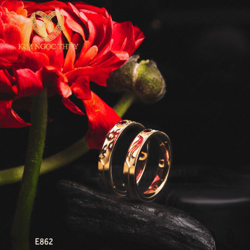 Nhẫn cưới Harmony E862 đính đá đỏ quyền lực