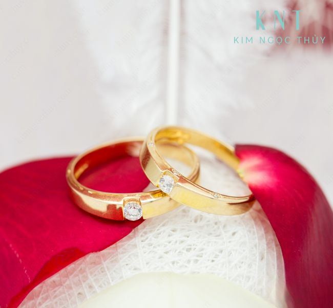 Nhẫn cưới vàng tây 14K có màu sắc rực rỡ