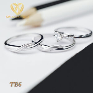 Nhẫn trang sức bộ TB6 trắng knt 2 300x300 - Giải đáp vấn đề đeo nhẫn ở cổ có ý nghĩa gì?