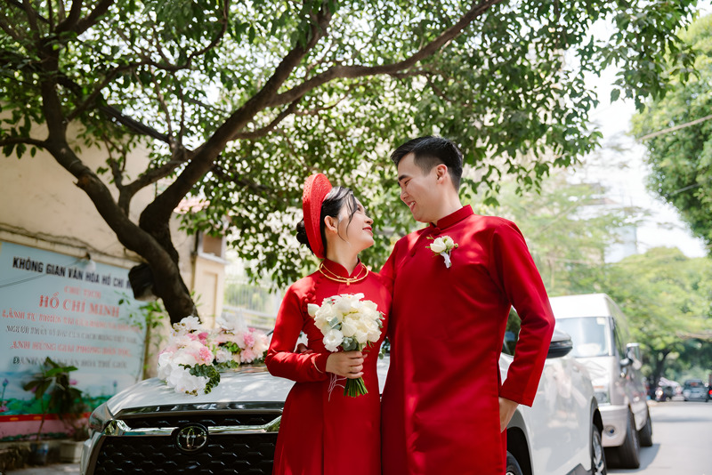 Đoàn rước dâu lên đường: Niềm hân hoan và bịn rịn.