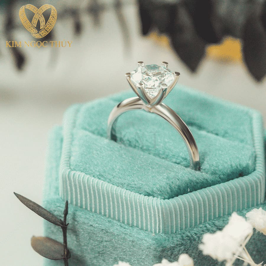 Nhẫn đính hôn DH4 thiết kế Solitaire thanh lịch và nổi bật