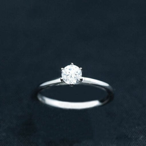 Nhẫn đính hôn R206 là món quà phù hợp cho quý cô