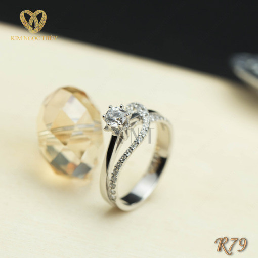 Nhẫn đính hôn R79 thiết kế hiện đại và nhẹ nhàng
