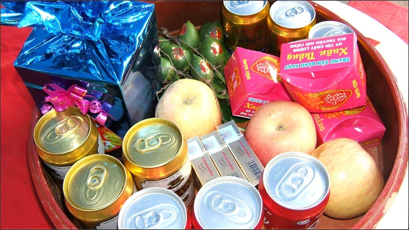 Cận cảnh mâm lễ lại quả được chuẩn bị công phu, sẵn sàng trao cho nhà trai.