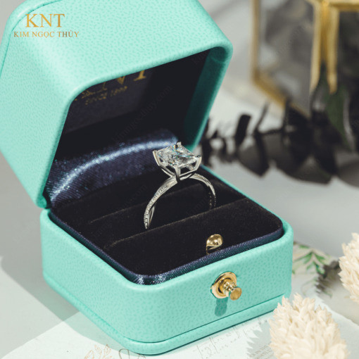 Nhẫn đính hôn đá Moissanite RM4 thiết kế hiện đại và tinh tế