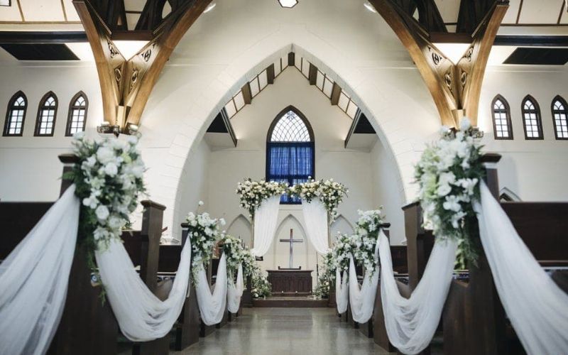 Trang trí nhà thờ là một cách để tạo không khí trang nghiêm, ấm cúng