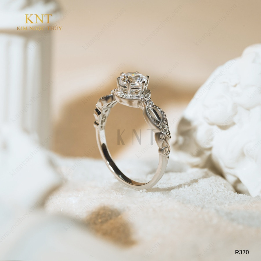 Nhẫn đính hôn Hy Lạp Muses R370 phong cách thần thoại