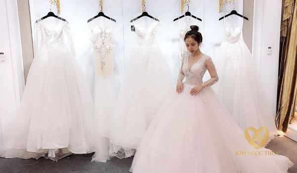 thử váy cưới