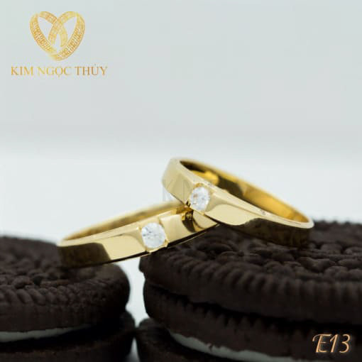 Nhẫn cưới E13 rất dễ phối đồ