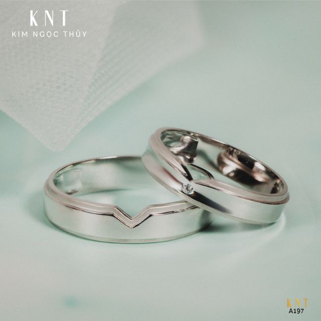 NHÂN VIÊN THIẾT KẾ NHẪN CƯỚI KNT CÓ TRÌNH ĐỘ RA SAO