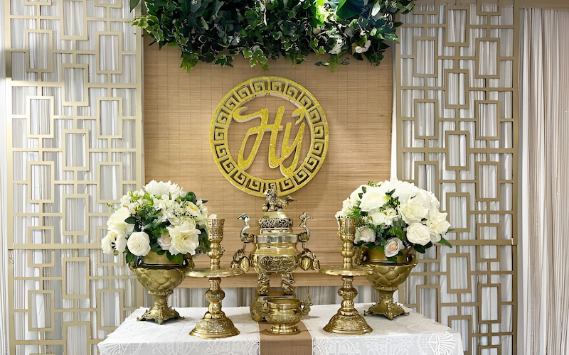 Chuẩn bị bàn thờ gia tiên