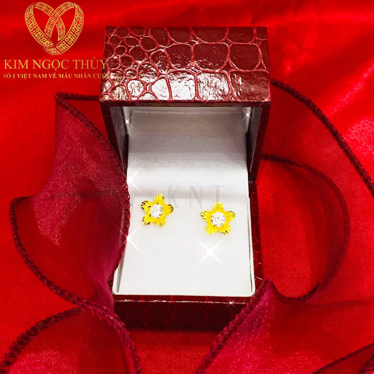 Bông tai cưới hoa mai 1 hột trắng vàng 24K: Thiết kế tinh tế, sang trọng, ý nghĩa may mắn