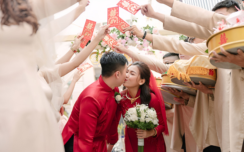 Chọn trang phục thoải mái, dễ di chuyển nhưng vẫn đảm bảo lịch sự, phù hợp với không khí trang trọng. Tránh các trang phục quá ngắn, hở hang hoặc nhăn nhúm.