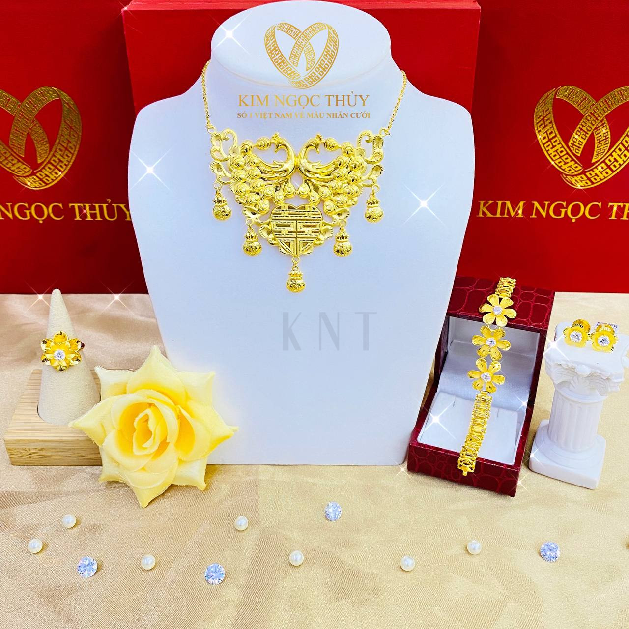 Bộ trang sức cưới 6.5 chỉ, nữ trang cưới vàng 24K tinh xảo cho cô dâu