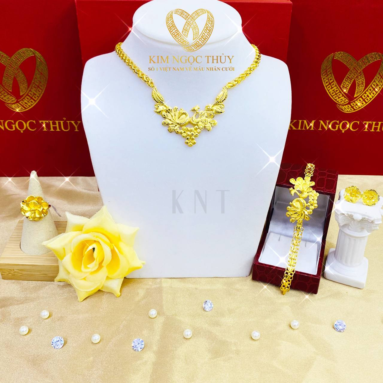 Bộ trang sức cưới 6.5 chỉ vàng 24K, nữ trang cưới tinh xảo cho cô dâu