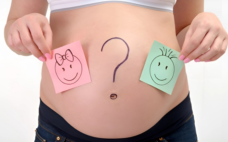 Dự đoán giới tính con cái đầu lòng dựa trên hướng lắc của nhẫn