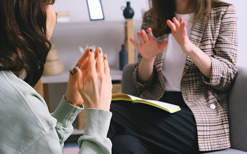 Hãy cố gắng lắng nghe và thấu hiểu con cái, tìm hiểu về người bạn đời mà con đã lựa chọn