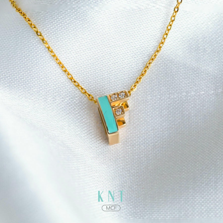 Mặt dây chuyền Sea La Vie chữ F: Thiết kế hai mặt kết hợp đá quý và sứ xanh biển