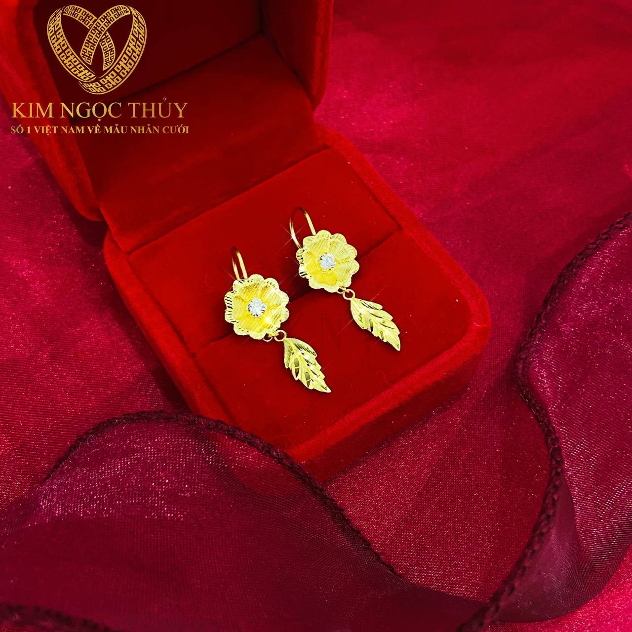 Bông tai móc cân 5 phân: Món trang sức đơn giản mà sang trọng