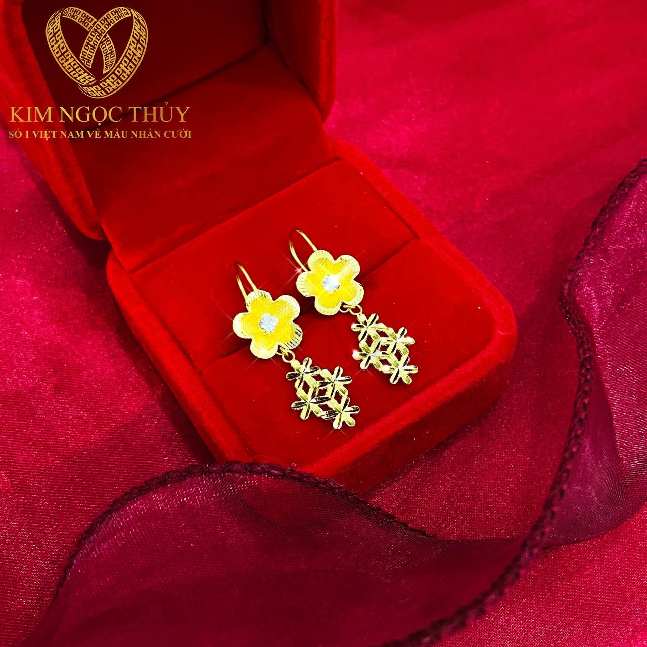 Bông tai móc cân 5 phân có thiết kế thanh lịch, dễ đeo hàng ngày