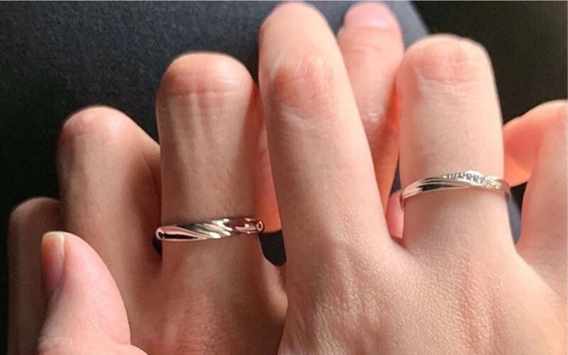 Nhẫn cưới bạc với thiết kế đơn giản và chi phí hợp lý cũng là sự lựa chọn đáng cân nhắc